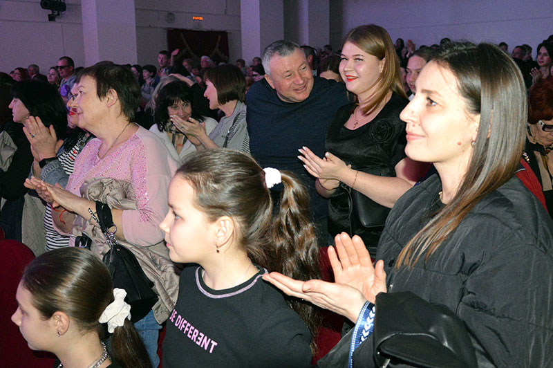 В Городском культурно-досуговом центре состоялась премьера мюзикла «Летучий корабль»