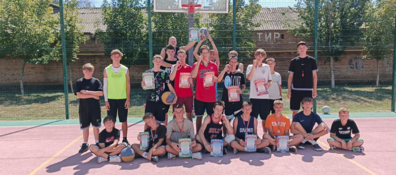 Победа, спорт, патриотизм: баскетбол ко Дню флага России