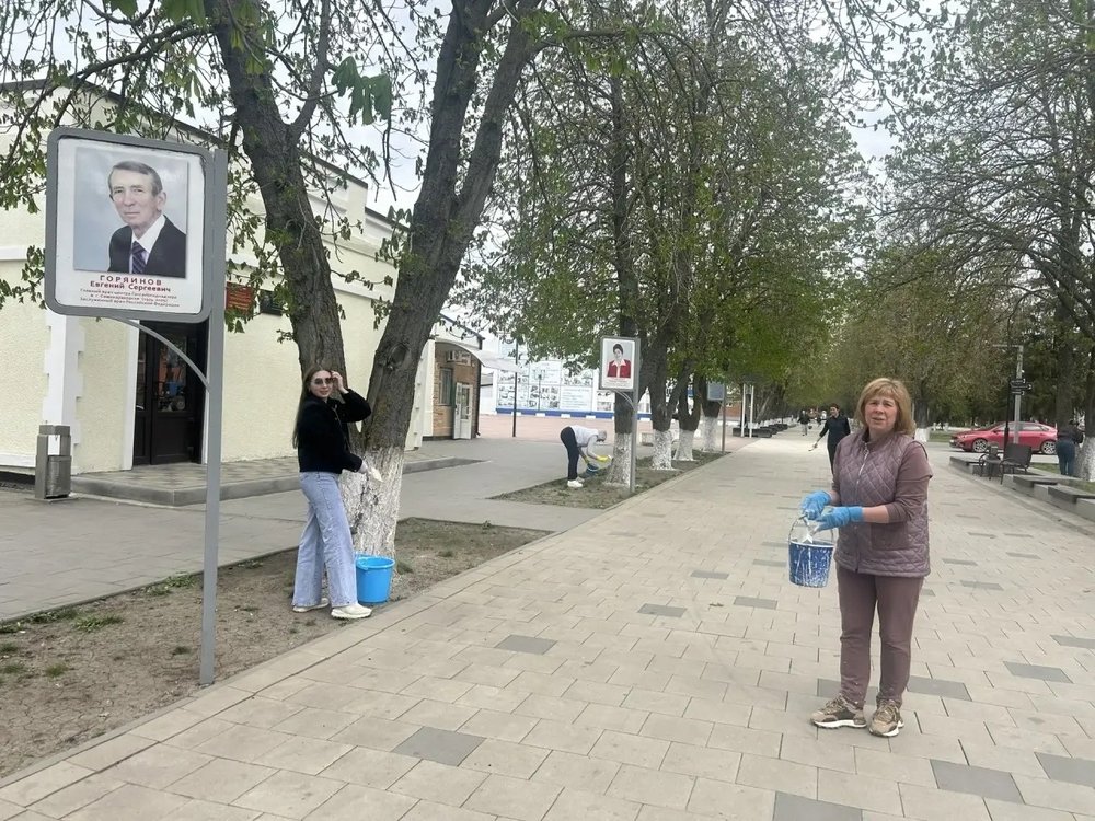 Месячник чистоты и порядка в Семикаракорске продолжается